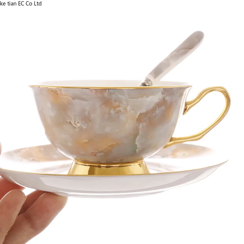 Visoko-kakovostni razred zlato kosti kitajske skodelico kave sklop angleški Rdeči Čaj Pokal Celinski Keramično Skodelico Kave Krožnik Popoldanski Čaj Pokal