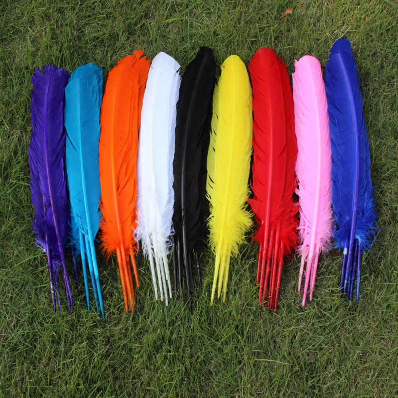 100 kozarcev na debelo 25-30 cm Mešana barva barva resnično naravno turčija perje obsegov lase razširitve gosje pero za prodajo