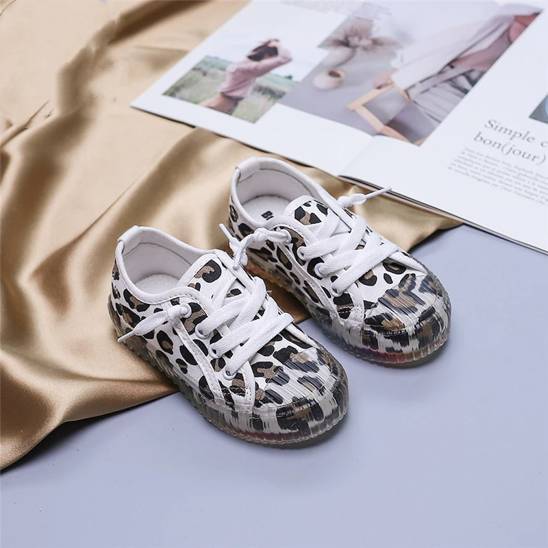 KushyShoo Malčka Dekle Superge 2021 Novo Pomlad Moda Leopard Slip-on Mavrica Dnu Vseh tekmo Baby Čevlji Non-slip Otroci Čevlji