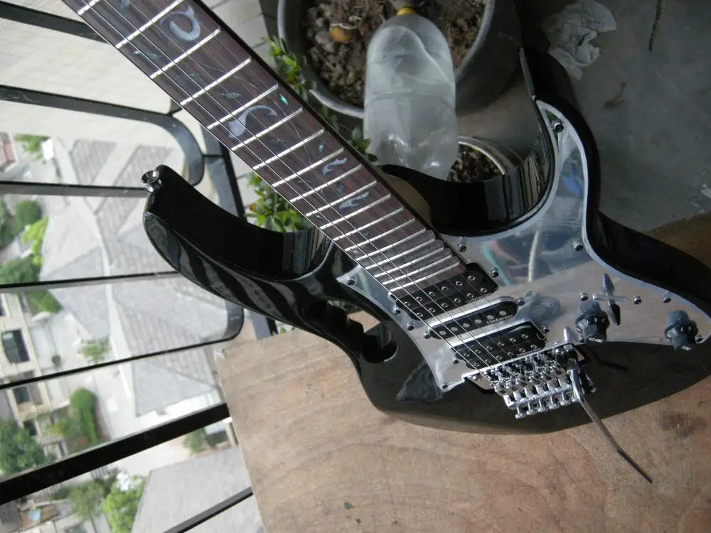 Vrhunska black električna kitara 21 do 24, prečke ter scalloped kitara vse zlato strojne opreme brezplačno dostavo 7 kitara 8yue20 v
