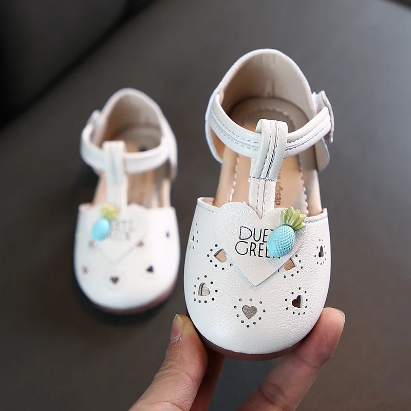 Za Otroke, Malčke Baby Čevlji Poletje Malo Deklet, Votlih Princesa Pokrito-nogi Pol Sandali Priložnostne Srca Otrok Usnje Stanovanj